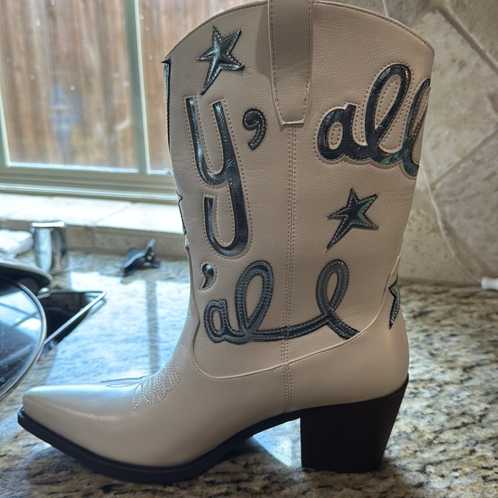 Brand New Cream and Blue Western Boots - Picture 2 of 3